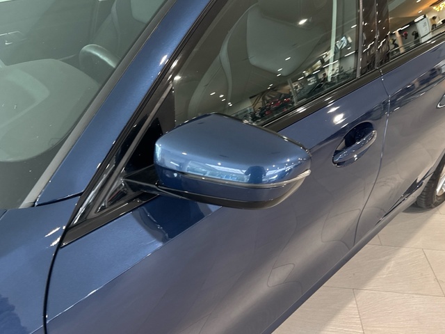 BMW Serie 3 320d Touring color Azul. Año 2022. 140KW(190CV). Diésel. En concesionario Motor Gorbea de Álava