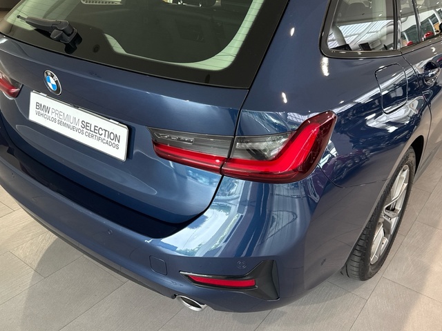 BMW Serie 3 320d Touring color Azul. Año 2022. 140KW(190CV). Diésel. En concesionario Motor Gorbea de Álava