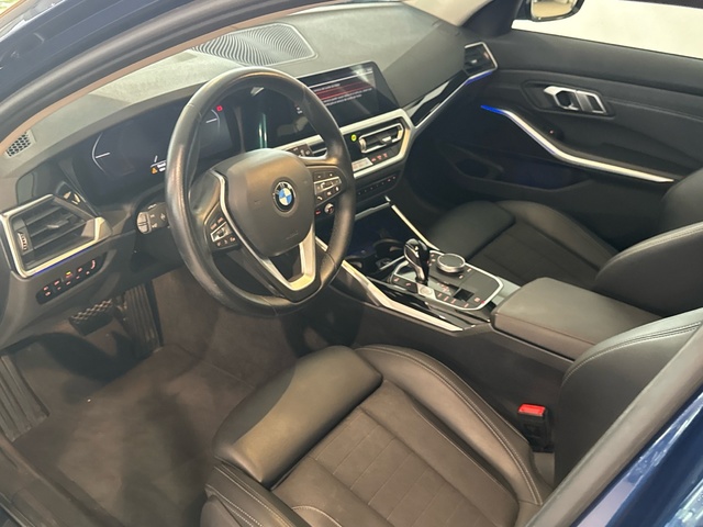 BMW Serie 3 320d Touring color Azul. Año 2022. 140KW(190CV). Diésel. En concesionario Motor Gorbea de Álava