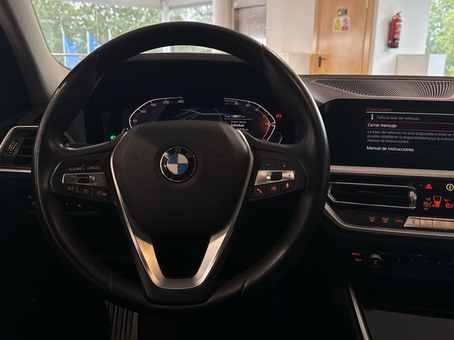 BMW Serie 3 320d Touring color Azul. Año 2022. 140KW(190CV). Diésel. En concesionario Motor Gorbea de Álava