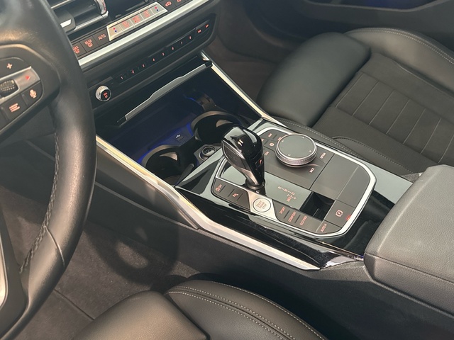 BMW Serie 3 320d Touring color Azul. Año 2022. 140KW(190CV). Diésel. En concesionario Motor Gorbea de Álava