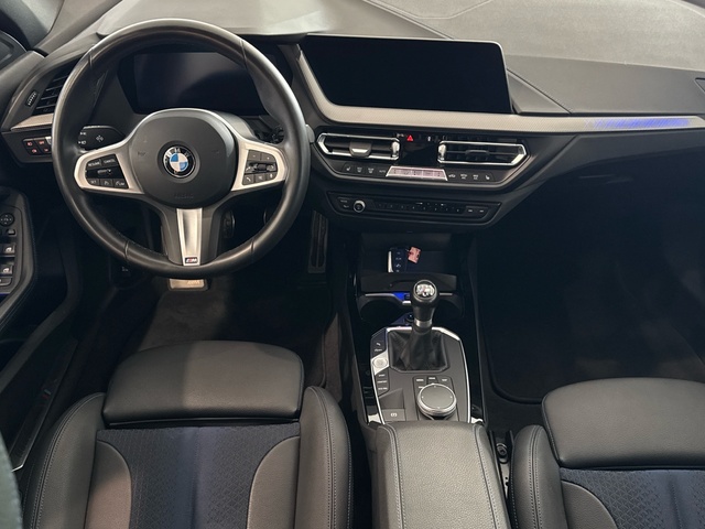 BMW Serie 1 118i color Rojo. Año 2024. 103KW(140CV). Gasolina. En concesionario Motor Gorbea de Álava