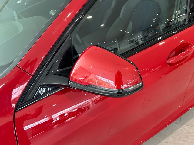 BMW Serie 1 118i color Rojo. Año 2024. 103KW(140CV). Gasolina. En concesionario Motor Gorbea de Álava