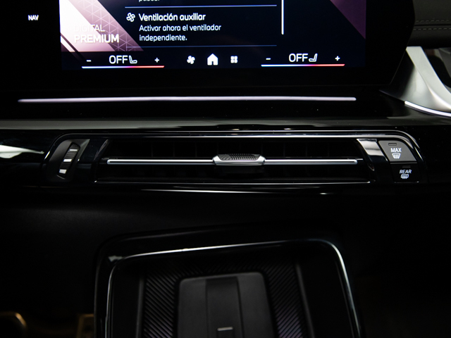 BMW X1 sDrive20d color Blanco. Año 2024. 120KW(163CV). Diésel. En concesionario BMW Fuenteolid Valladolid de Valladolid