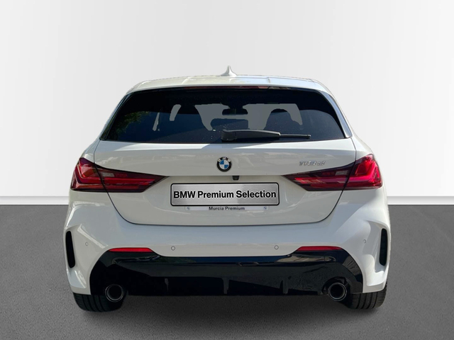 BMW Serie 1 118d color Blanco. Año 2021. 110KW(150CV). Diésel. En concesionario Murcia Premium S.L. AV DEL ROCIO de Murcia
