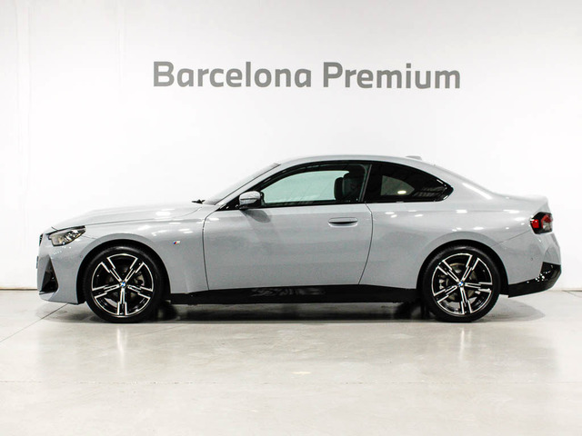 BMW Serie 2 220d Coupe color Gris. Año 2024. 140KW(190CV). Diésel. En concesionario Barcelona Premium -- GRAN VIA de Barcelona