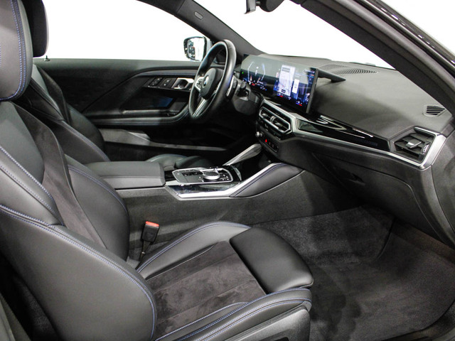 BMW Serie 2 220d Coupe color Gris. Año 2024. 140KW(190CV). Diésel. En concesionario Barcelona Premium -- GRAN VIA de Barcelona