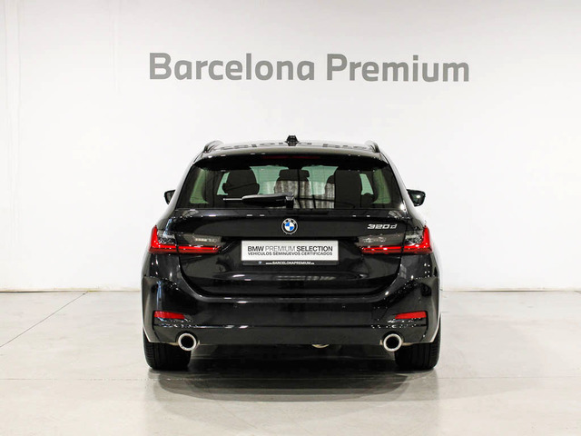 BMW Serie 3 320d Touring color Negro. Año 2024. 140KW(190CV). Diésel. En concesionario Barcelona Premium -- GRAN VIA de Barcelona