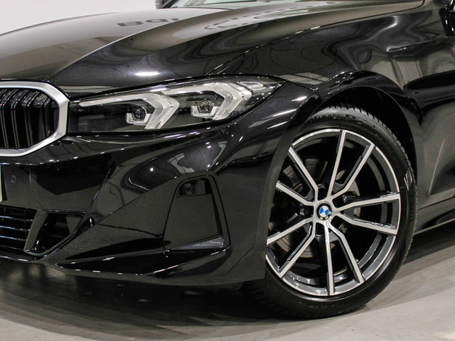 BMW Serie 3 320d Touring color Negro. Año 2024. 140KW(190CV). Diésel. En concesionario Barcelona Premium -- GRAN VIA de Barcelona