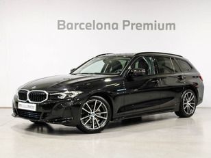Fotos de BMW Serie 3 320d Touring color Negro. Año 2024. 140KW(190CV). Diésel. En concesionario Barcelona Premium -- GRAN VIA de Barcelona