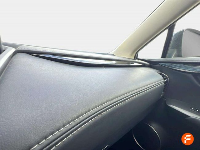 Foto 23 Lexus NX 300h Executive Navigation 145 kW (197 CV)