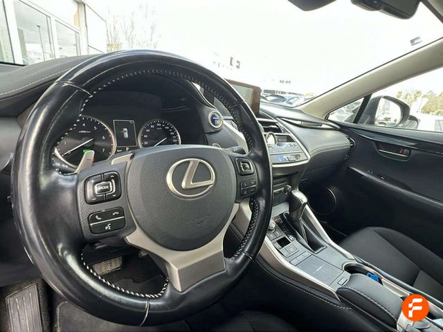 Foto 25 Lexus NX 300h Executive Navigation 145 kW (197 CV)