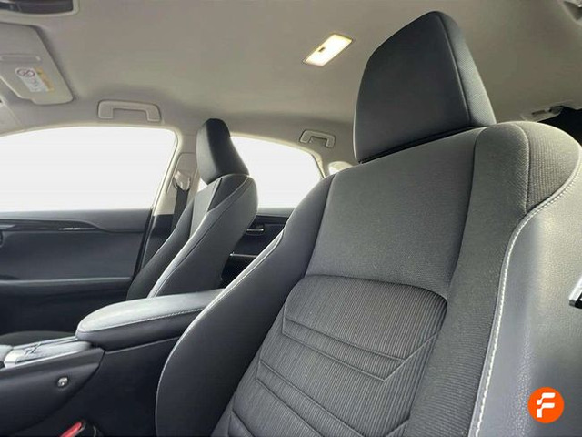 Foto 30 Lexus NX 300h Executive Navigation 145 kW (197 CV)