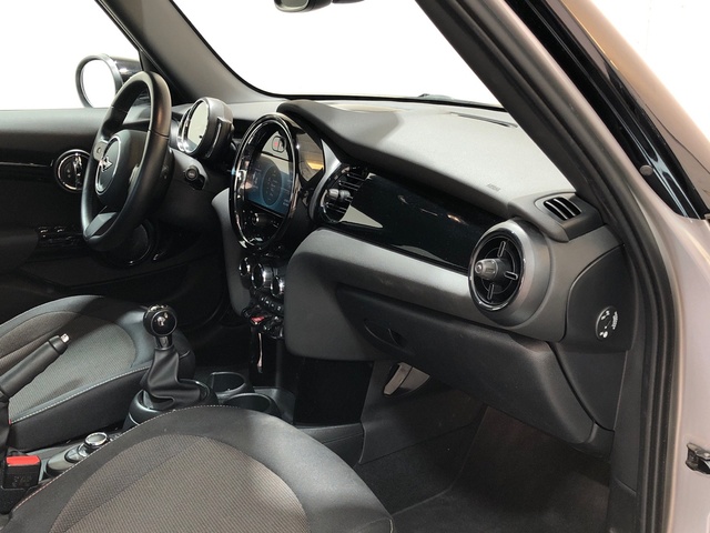 fotoG 7 del MINI MINI 5 Puertas Cooper 100 kW (136 CV) 136cv Gasolina del 2023 en Madrid