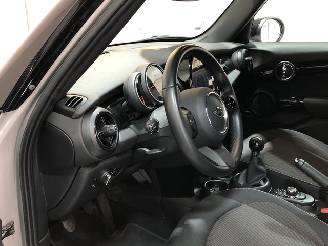 fotoG 10 del MINI MINI 5 Puertas Cooper 100 kW (136 CV) 136cv Gasolina del 2023 en Madrid