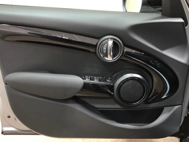 fotoG 14 del MINI MINI 5 Puertas Cooper 100 kW (136 CV) 136cv Gasolina del 2023 en Madrid