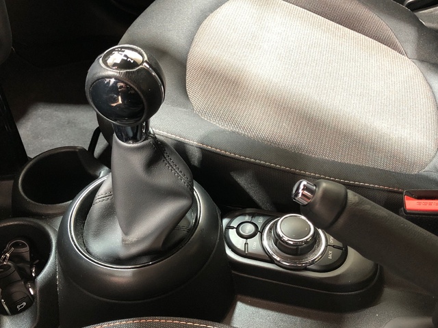 fotoG 16 del MINI MINI 5 Puertas Cooper 100 kW (136 CV) 136cv Gasolina del 2023 en Madrid