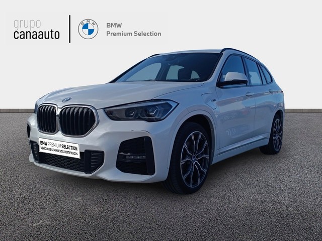 BMW X1 xDrive25e color Blanco. Año 2022. 162KW(220CV). Híbrido Electro/Gasolina. En concesionario TACO de Sta. C. Tenerife