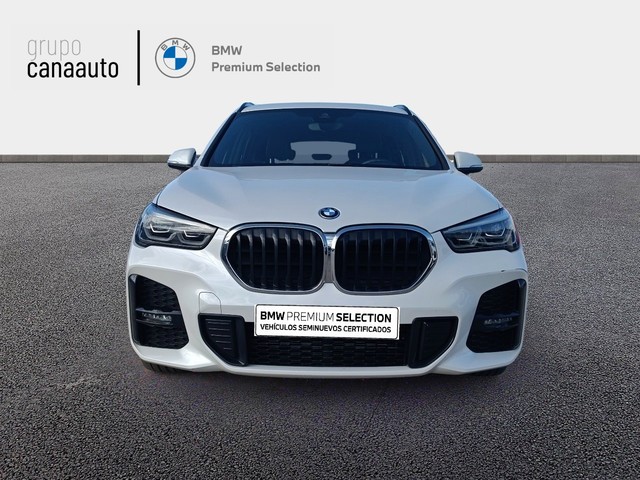 BMW X1 xDrive25e color Blanco. Año 2022. 162KW(220CV). Híbrido Electro/Gasolina. En concesionario TACO de Sta. C. Tenerife