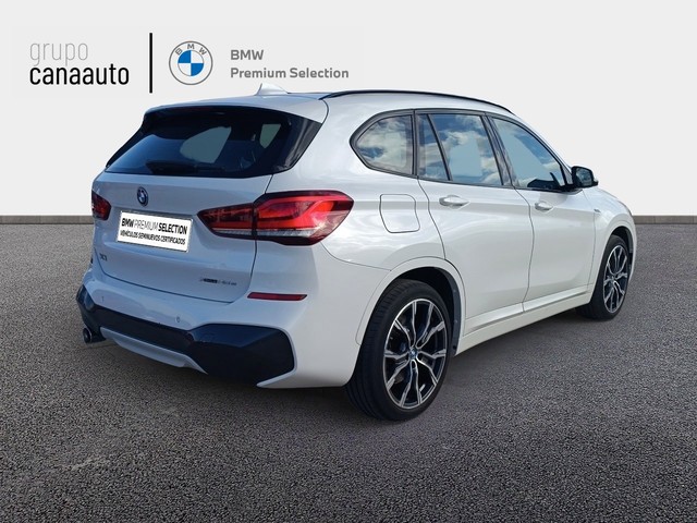 BMW X1 xDrive25e color Blanco. Año 2022. 162KW(220CV). Híbrido Electro/Gasolina. En concesionario TACO de Sta. C. Tenerife