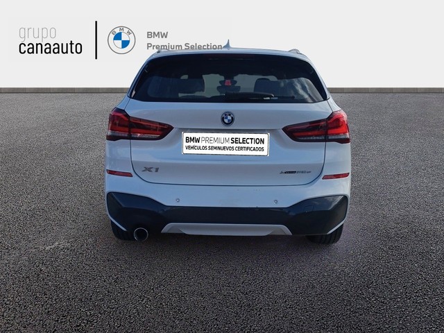 BMW X1 xDrive25e color Blanco. Año 2022. 162KW(220CV). Híbrido Electro/Gasolina. En concesionario TACO de Sta. C. Tenerife