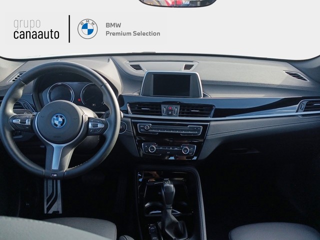 BMW X1 xDrive25e color Blanco. Año 2022. 162KW(220CV). Híbrido Electro/Gasolina. En concesionario TACO de Sta. C. Tenerife