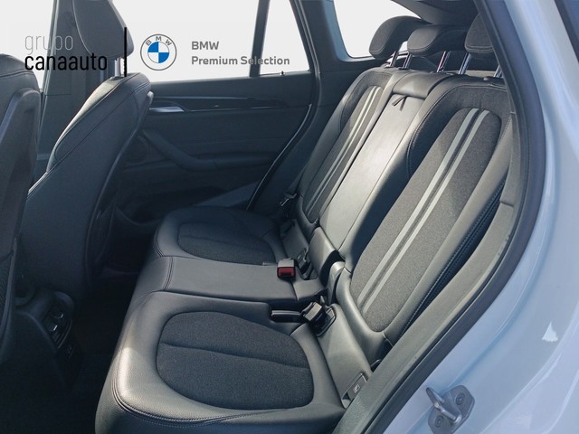 BMW X1 xDrive25e color Blanco. Año 2022. 162KW(220CV). Híbrido Electro/Gasolina. En concesionario TACO de Sta. C. Tenerife