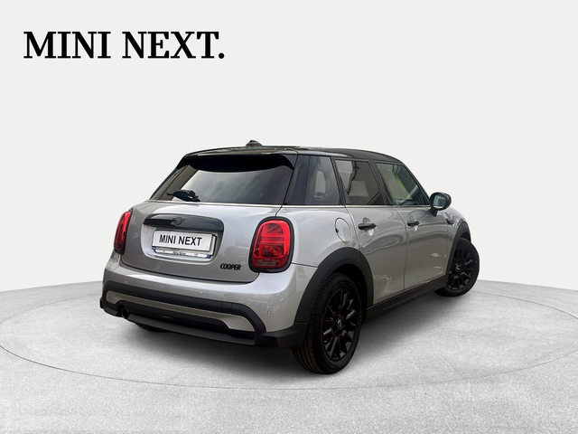 fotoG 3 del MINI MINI 5 Puertas Cooper 100 kW (136 CV) 136cv Gasolina del 2023 en Granada