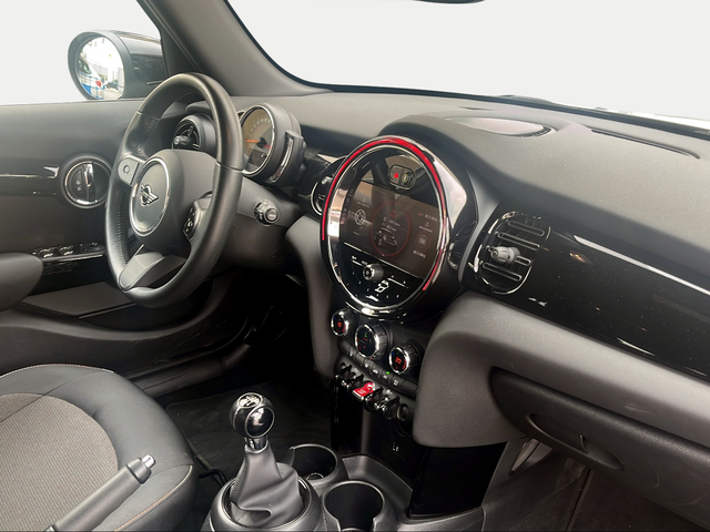 fotoG 7 del MINI MINI 5 Puertas Cooper 100 kW (136 CV) 136cv Gasolina del 2023 en Granada