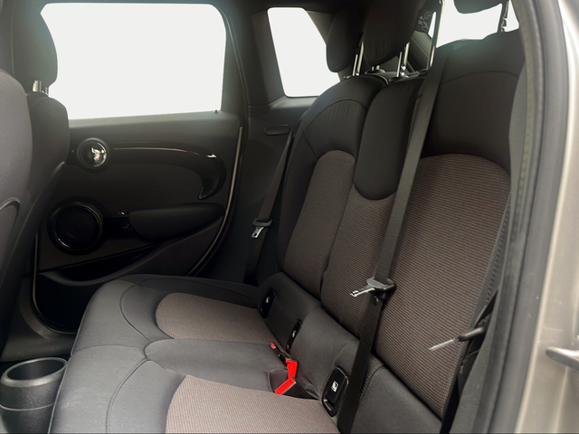 fotoG 8 del MINI MINI 5 Puertas Cooper 100 kW (136 CV) 136cv Gasolina del 2023 en Granada