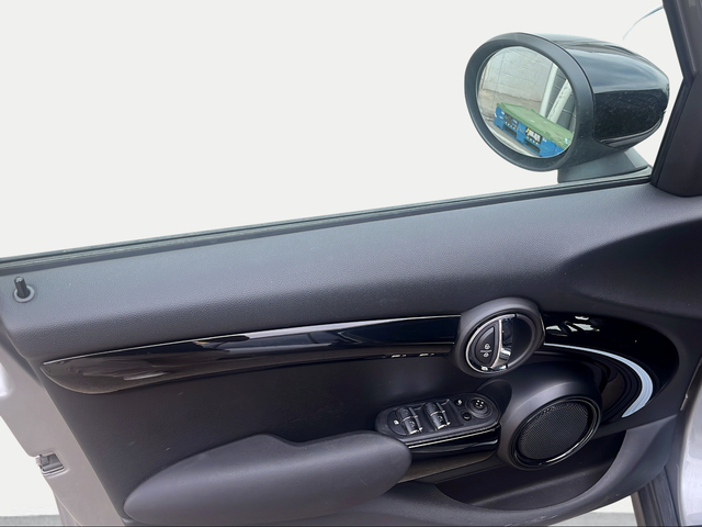 fotoG 11 del MINI MINI 5 Puertas Cooper 100 kW (136 CV) 136cv Gasolina del 2023 en Granada