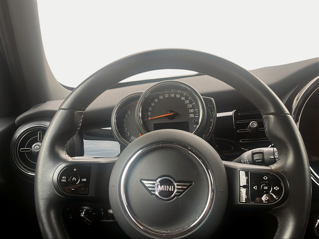 fotoG 19 del MINI MINI 5 Puertas Cooper 100 kW (136 CV) 136cv Gasolina del 2023 en Granada