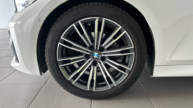 BMW Serie 3 318d Touring color Blanco. Año 2021. 110KW(150CV). Diésel. En concesionario BYmyCAR Madrid - Alcalá de Madrid