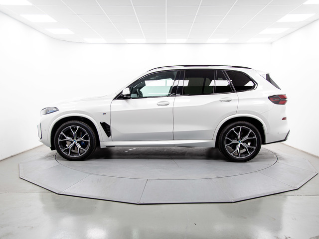 BMW X5 xDrive40d color Blanco. Año 2024. 259KW(352CV). Diésel. En concesionario Móvil Begar Alicante de Alicante