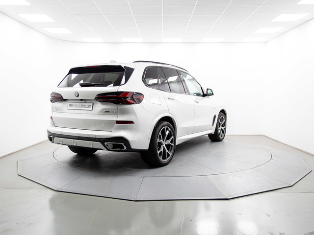 BMW X5 xDrive40d color Blanco. Año 2024. 259KW(352CV). Diésel. En concesionario Móvil Begar Alicante de Alicante