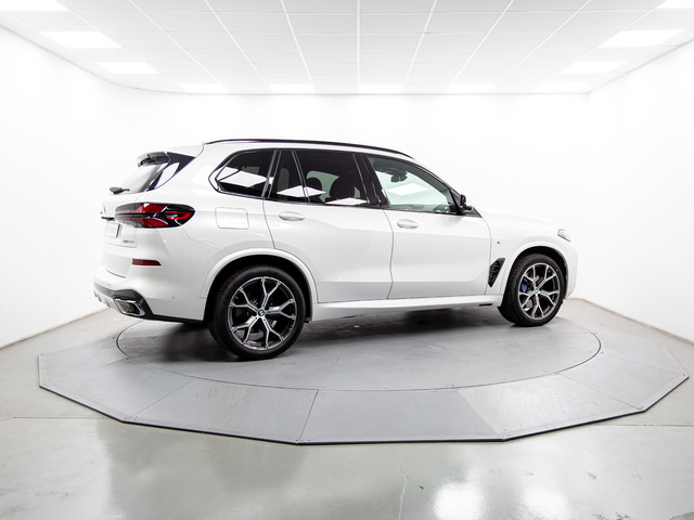 BMW X5 xDrive40d color Blanco. Año 2024. 259KW(352CV). Diésel. En concesionario Móvil Begar Alicante de Alicante