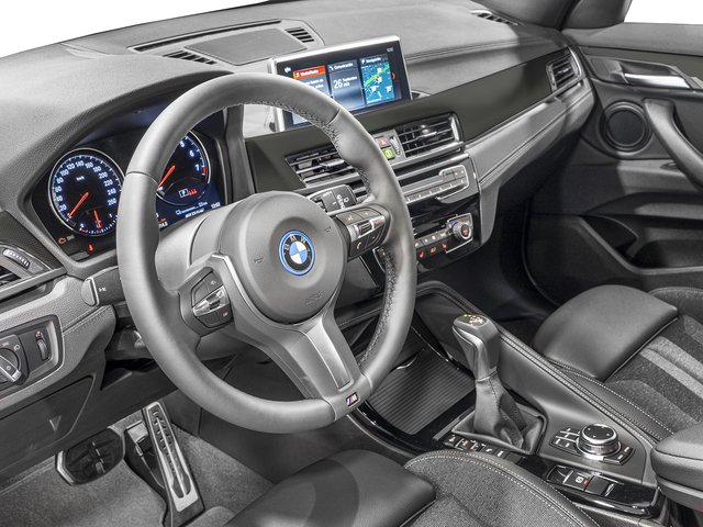 BMW X2 xDrive25e color Blanco. Año 2022. 162KW(220CV). Híbrido Electro/Gasolina. En concesionario Caetano Cuzco, Alcalá de Madrid