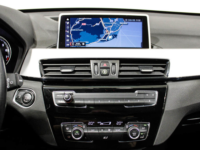 BMW X1 sDrive18i color Gris. Año 2021. 100KW(136CV). Gasolina. En concesionario Barcelona Premium -- GRAN VIA de Barcelona