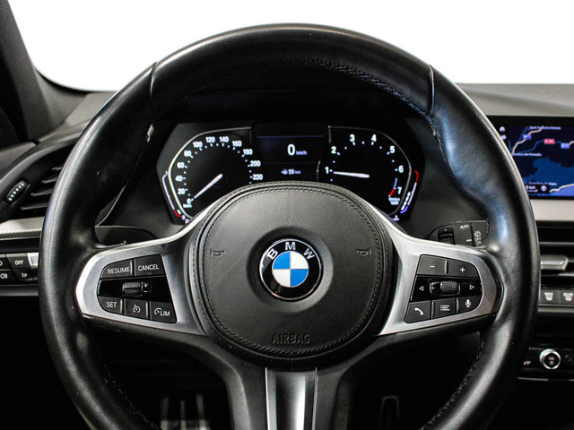 BMW Serie 1 118i color Blanco. Año 2020. 103KW(140CV). Gasolina. En concesionario Barcelona Premium -- GRAN VIA de Barcelona