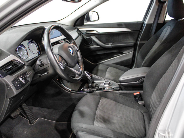 BMW X2 sDrive18i color Gris Plata. Año 2020. 103KW(140CV). Gasolina. En concesionario Barcelona Premium -- GRAN VIA de Barcelona