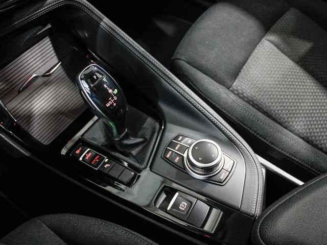 BMW X2 sDrive18i color Gris Plata. Año 2020. 103KW(140CV). Gasolina. En concesionario Barcelona Premium -- GRAN VIA de Barcelona