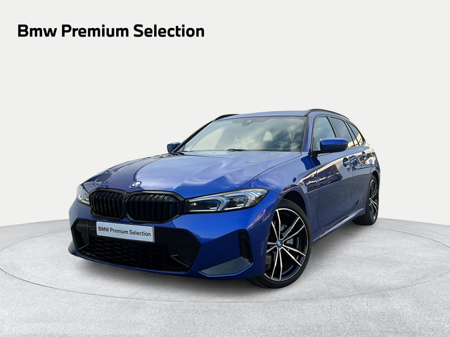 BMW Serie 3 330e Touring color Azul. Año 2024. 215KW(292CV). Híbrido Electro/Gasolina. En concesionario Ilbira Motor | Granada de Granada