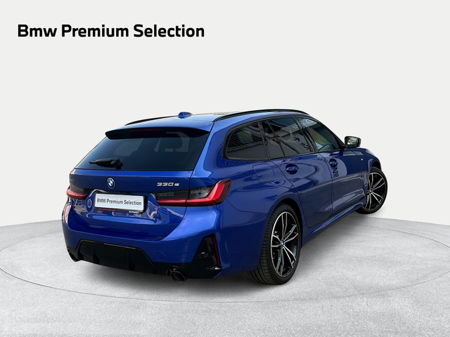 BMW Serie 3 330e Touring color Azul. Año 2024. 215KW(292CV). Híbrido Electro/Gasolina. En concesionario Ilbira Motor | Granada de Granada