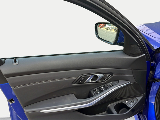 BMW Serie 3 330e Touring color Azul. Año 2024. 215KW(292CV). Híbrido Electro/Gasolina. En concesionario Ilbira Motor | Granada de Granada