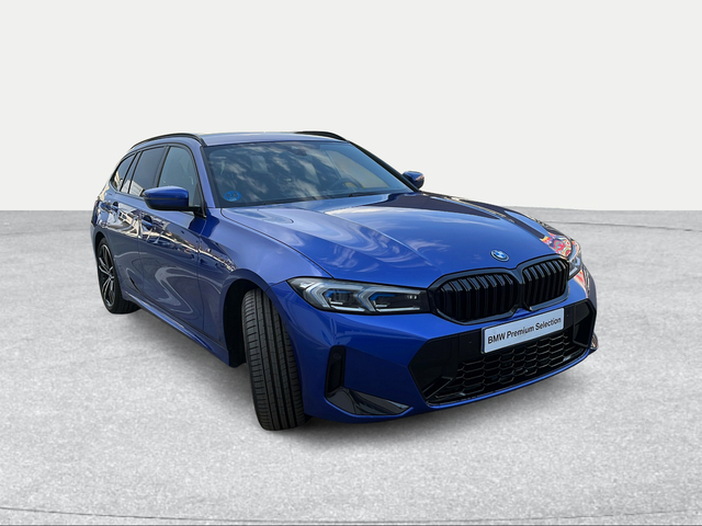 BMW Serie 3 330e Touring color Azul. Año 2024. 215KW(292CV). Híbrido Electro/Gasolina. En concesionario Ilbira Motor | Granada de Granada