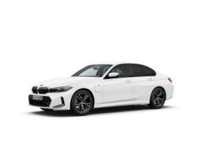 Fotos de BMW Serie 3 330e color Blanco. Año 2024. 215KW(292CV). Híbrido Electro/Gasolina. En concesionario San Pablo Motor | Su Eminencia de Sevilla