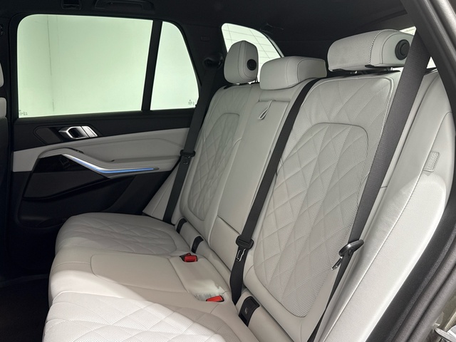 BMW X5 xDrive50e color Marrón. Año 2025. 360KW(489CV). Híbrido Electro/Gasolina. En concesionario Auto Premier, S.A. - MADRID de Madrid