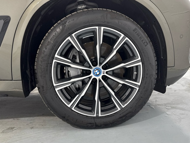 BMW X5 xDrive50e color Marrón. Año 2025. 360KW(489CV). Híbrido Electro/Gasolina. En concesionario Auto Premier, S.A. - MADRID de Madrid
