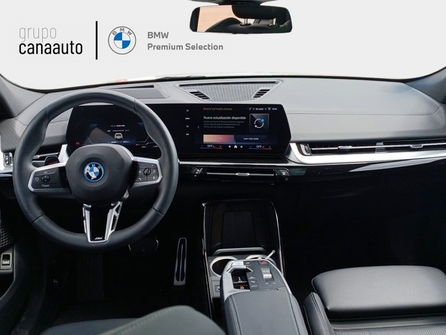 BMW iX2 eDrive20 color Blanco. Año 2024. 150KW(204CV). Eléctrico. En concesionario LAS CHAFIRAS de Sta. C. Tenerife