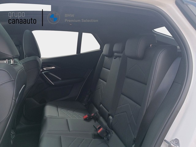 BMW iX2 eDrive20 color Blanco. Año 2024. 150KW(204CV). Eléctrico. En concesionario LAS CHAFIRAS de Sta. C. Tenerife